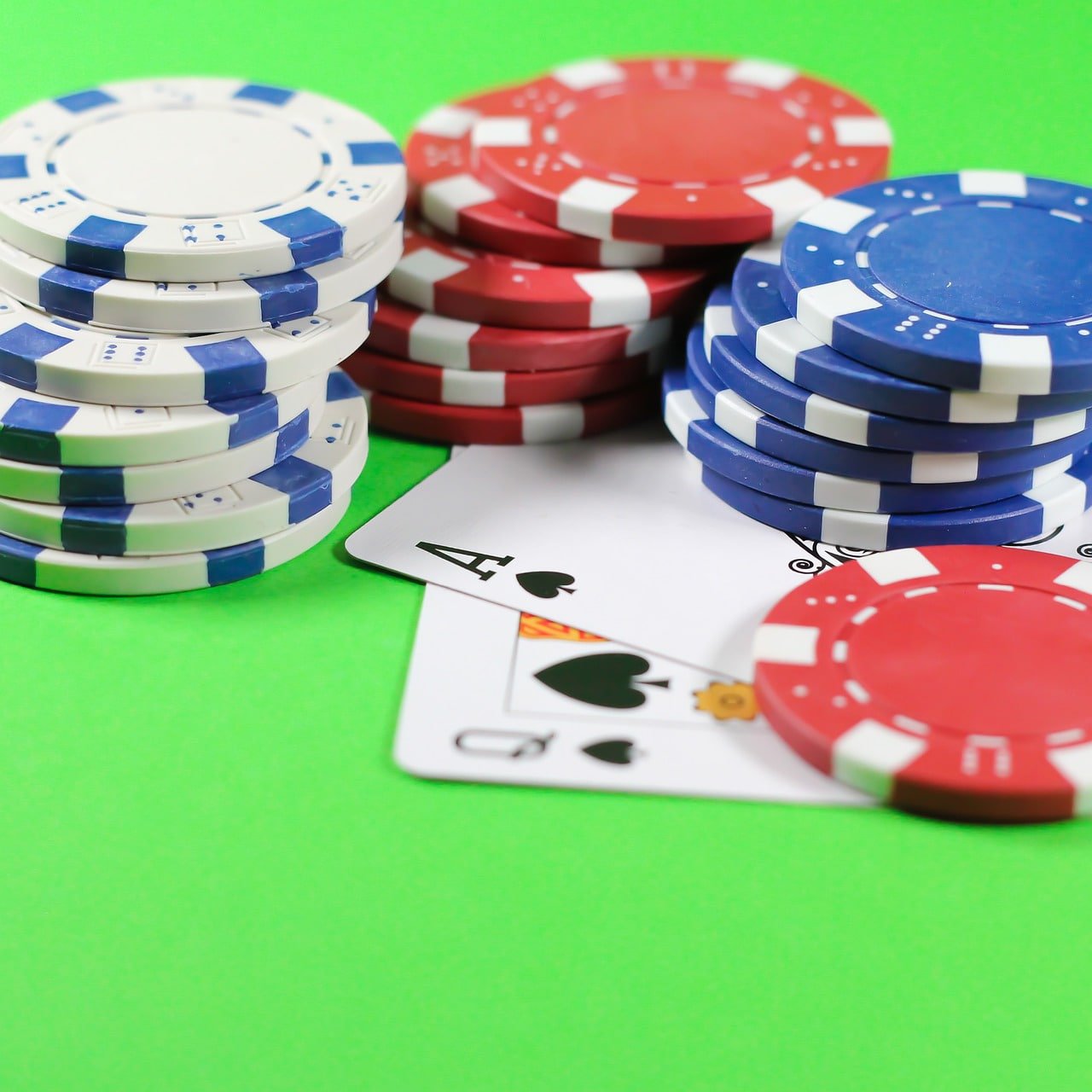 Live dealer baccarat table streamed on a Filipino player's smartphone